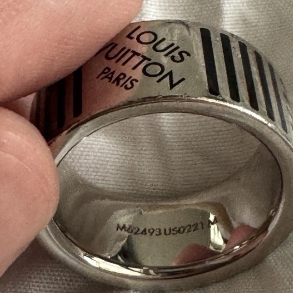 Louis Vuitton Silver Damnier Ring - authentic - Picture 3 of 5